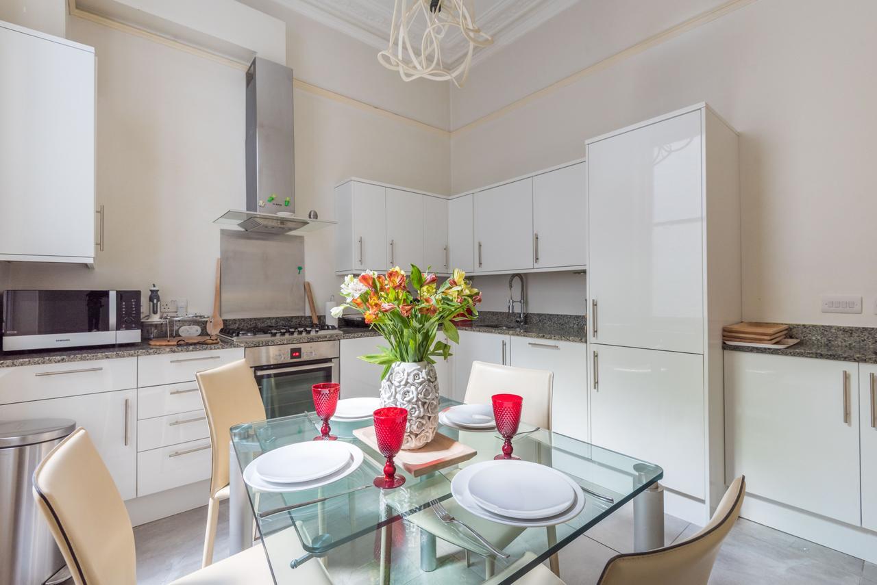 Lovely Chelsea Home Near The Thames By Underthedoormat London Bagian luar foto